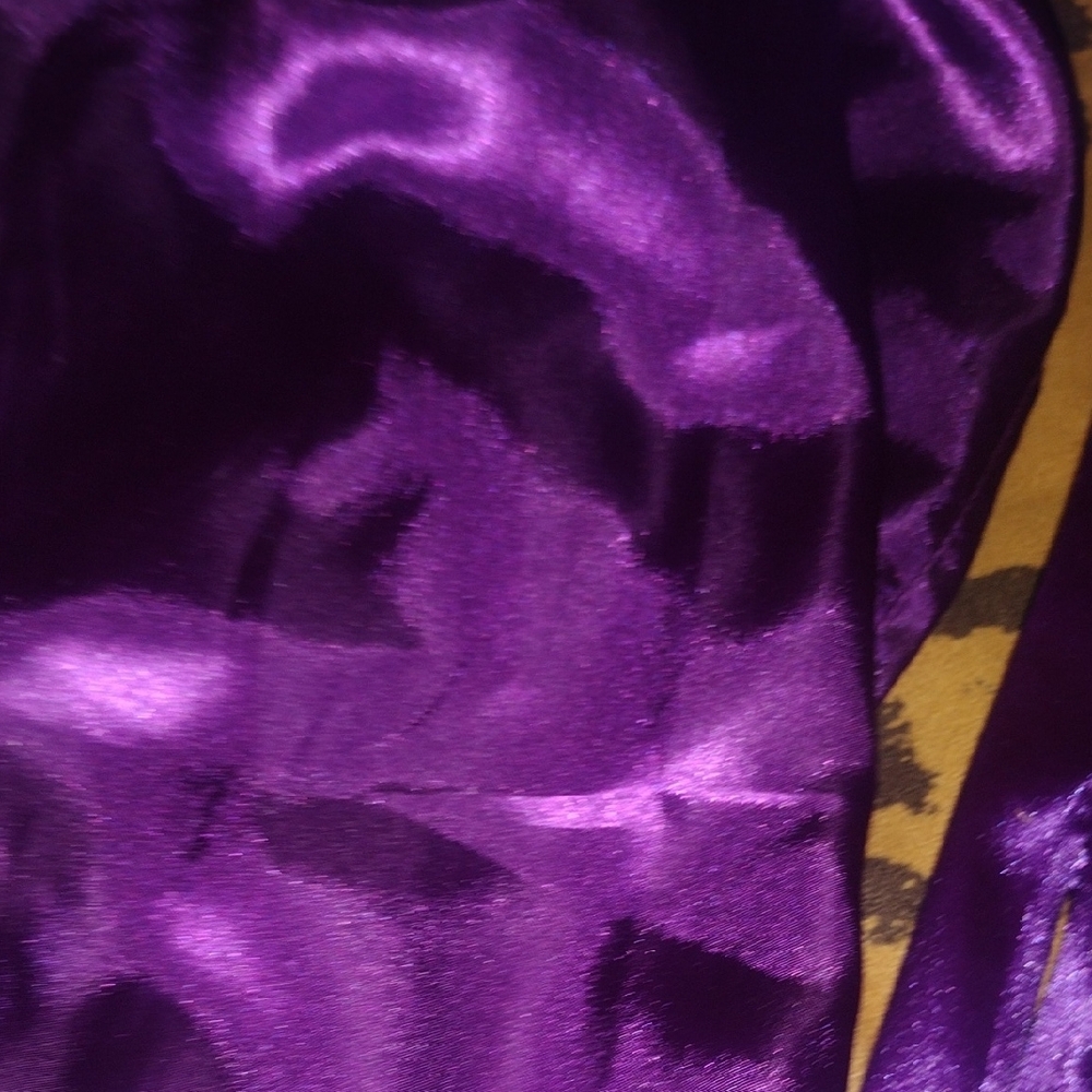 Elegant Purple Satin Scarf and Gloves Set - Picture 4 of 5